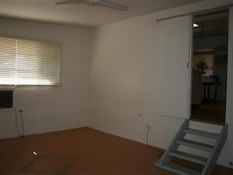 9 Hoffman Street, Roma QLD 4455