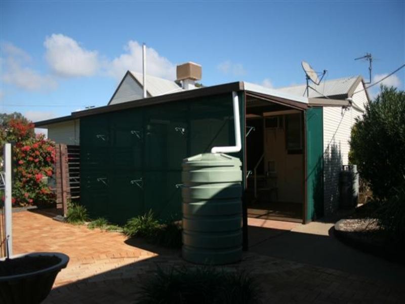 9 Hoffman Street, Roma QLD 4455