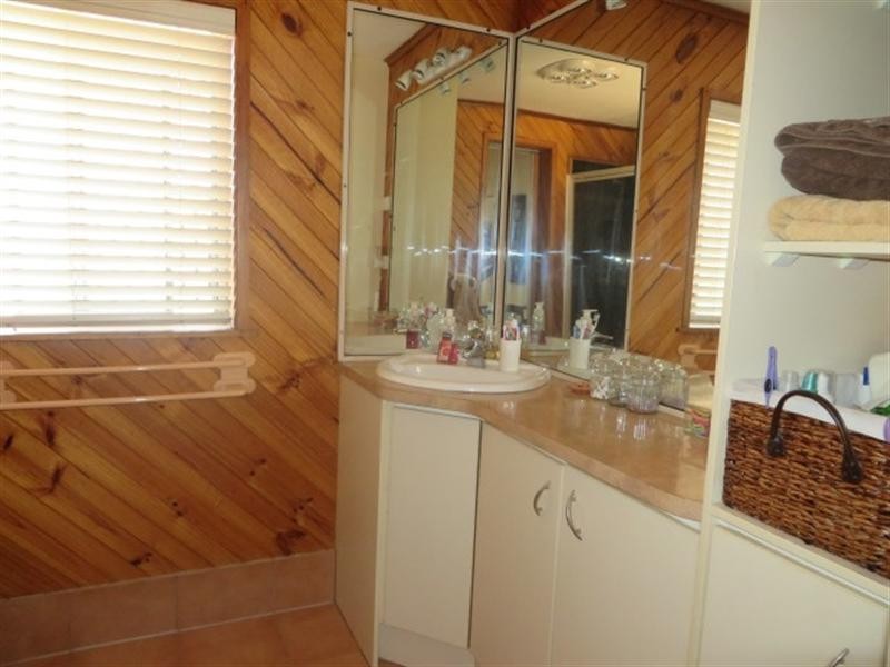 9 Hoffman Street, Roma QLD 4455