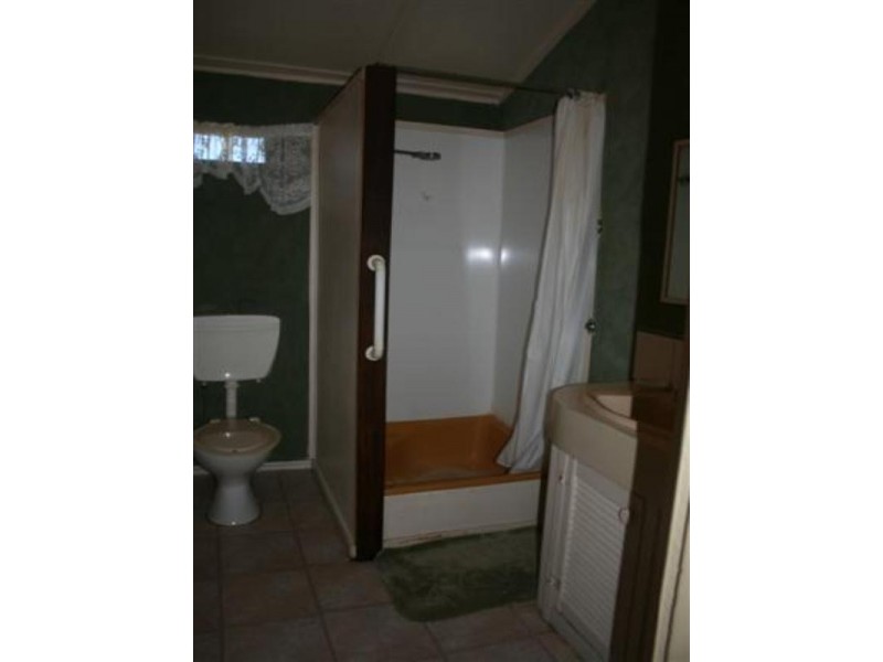 11 Garden Street, Yuleba QLD 4427