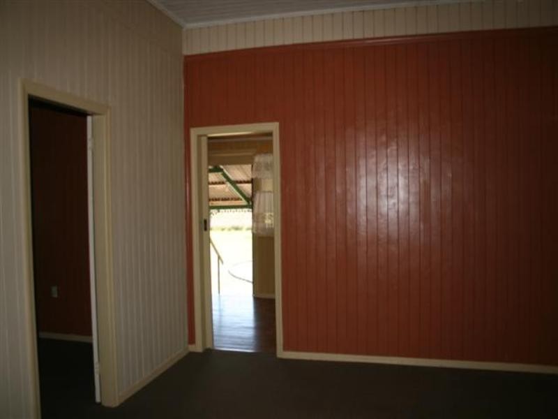 11 Garden Street, Yuleba QLD 4427