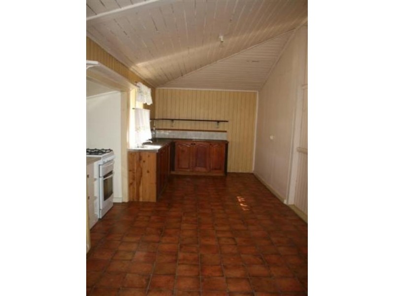 11 Garden Street, Yuleba QLD 4427