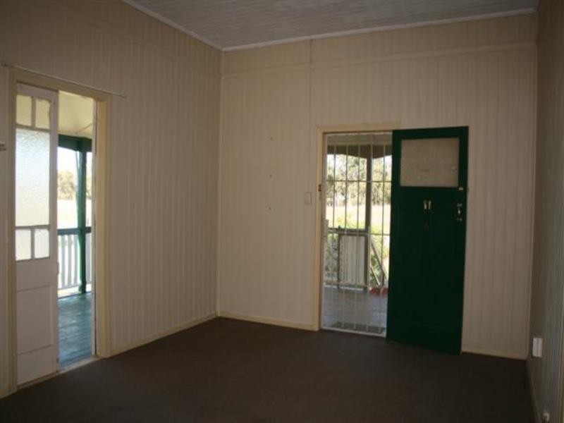 11 Garden Street, Yuleba QLD 4427