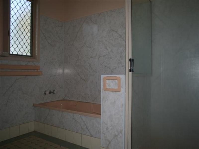 12 Alex Parade, Roma QLD 4455