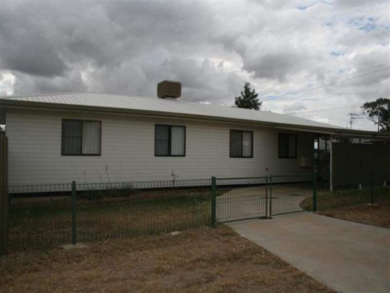 65 Currey Street, Roma QLD 4455