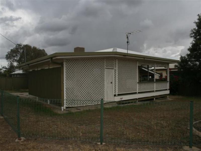 65 Currey Street, Roma QLD 4455