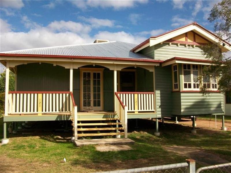 12 Twine Street, Roma QLD 4455