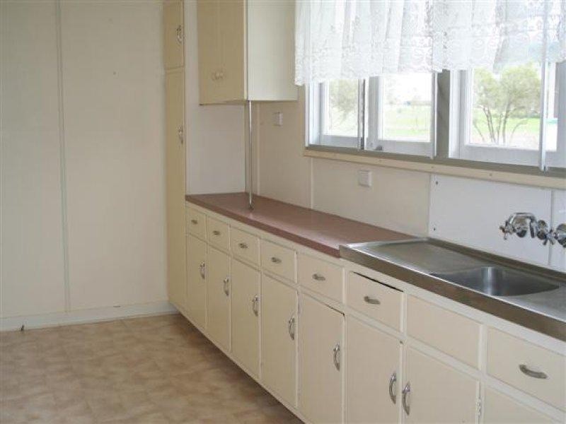 126 Currey Street, Roma QLD 4455