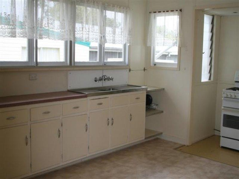 126 Currey Street, Roma QLD 4455