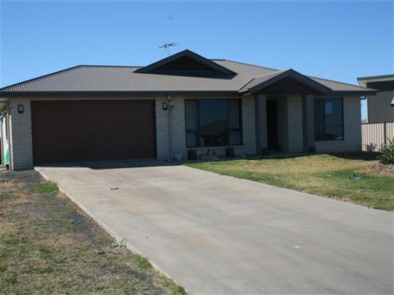 4 Tate Place, Roma QLD 4455