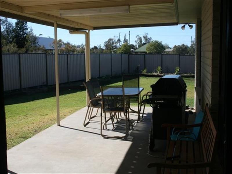 4 Tate Place, Roma QLD 4455