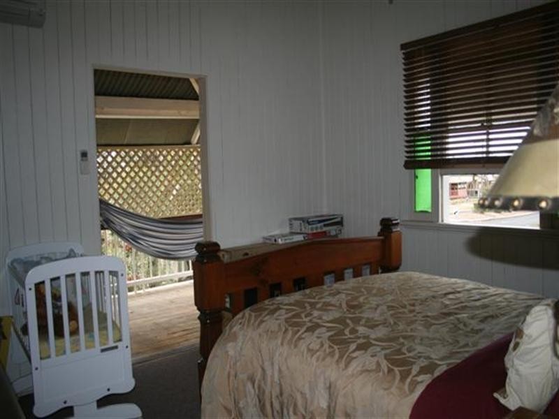 32 Queen Street, Roma QLD 4455