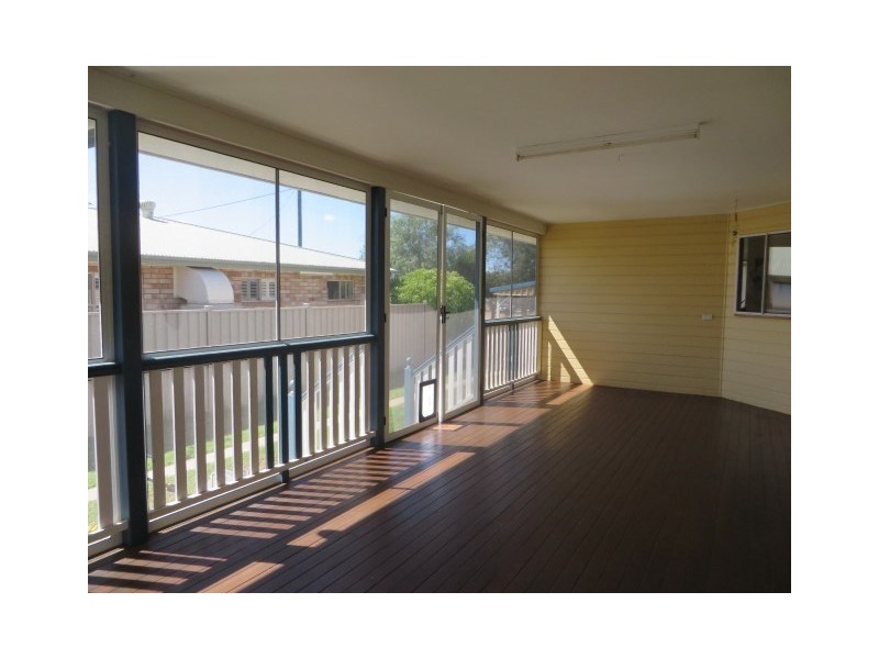 233 Edwardes Street, Roma QLD 4455