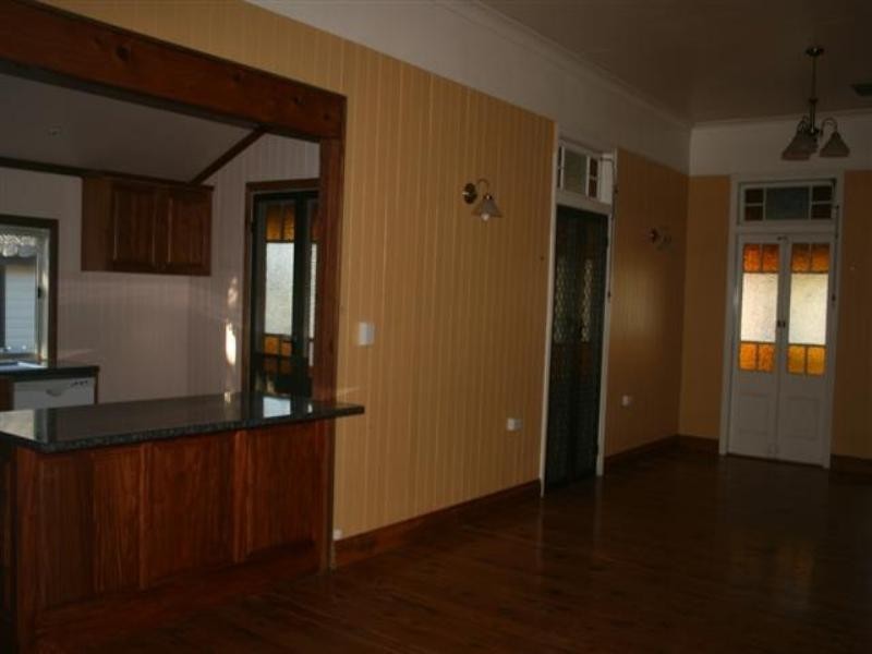 121 Wyndham Street, Roma QLD 4455