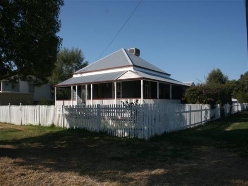 6 Twine Street, Roma QLD 4455