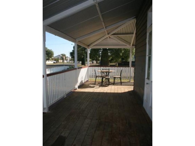 6 Twine Street, Roma QLD 4455