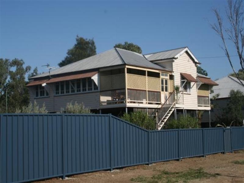 32 Queen Street, Roma QLD 4455