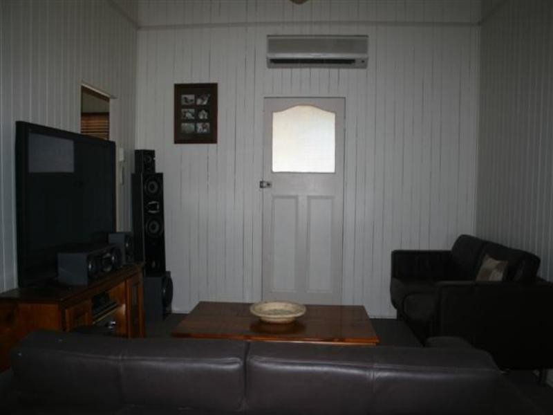 32 Queen Street, Roma QLD 4455