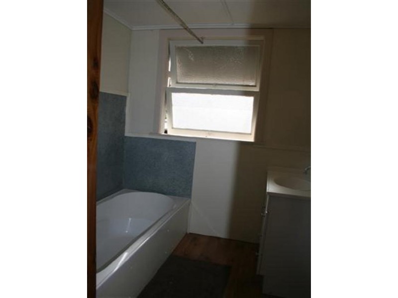 32 Queen Street, Roma QLD 4455