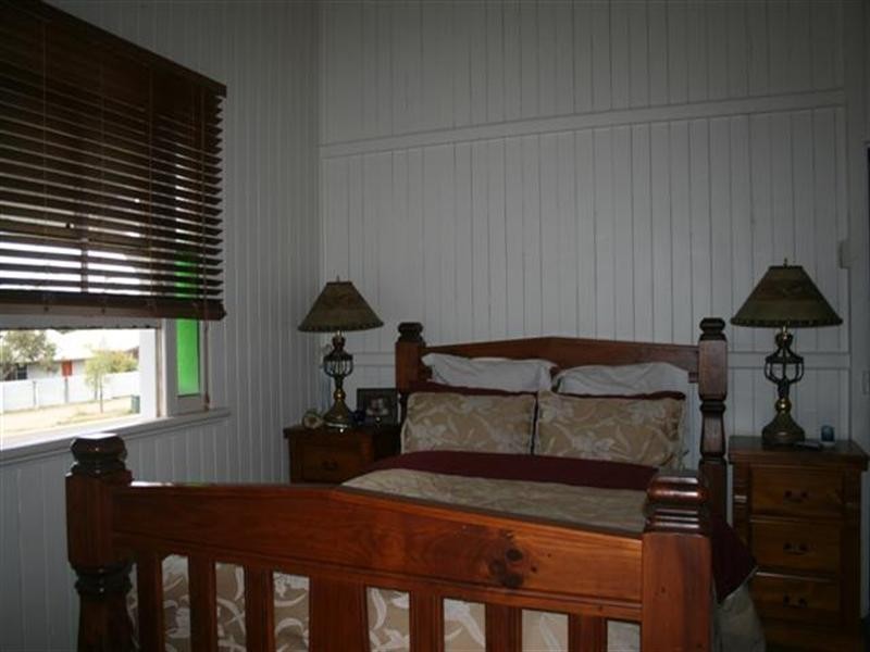 32 Queen Street, Roma QLD 4455