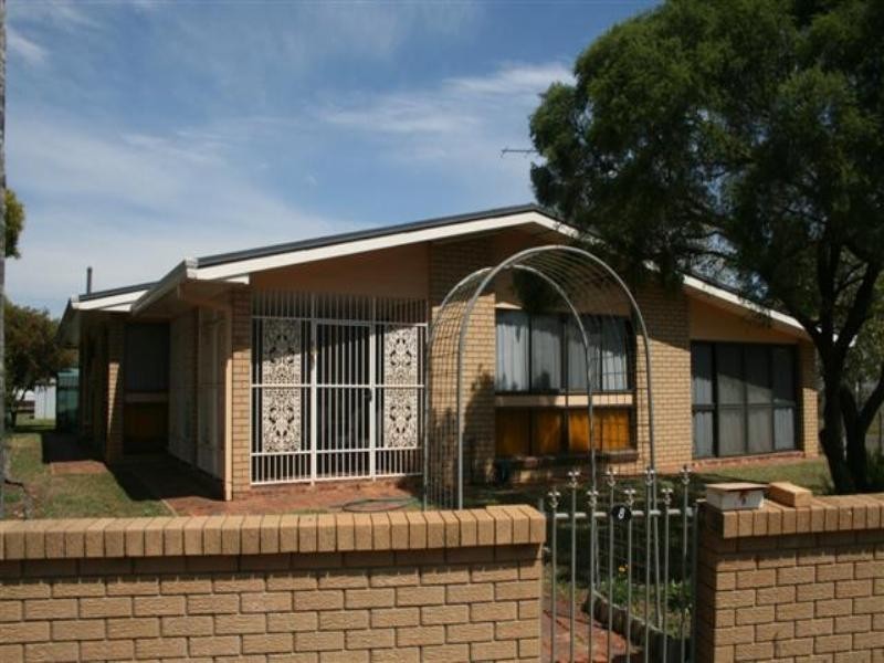 8 Martin Street, Roma QLD 4455