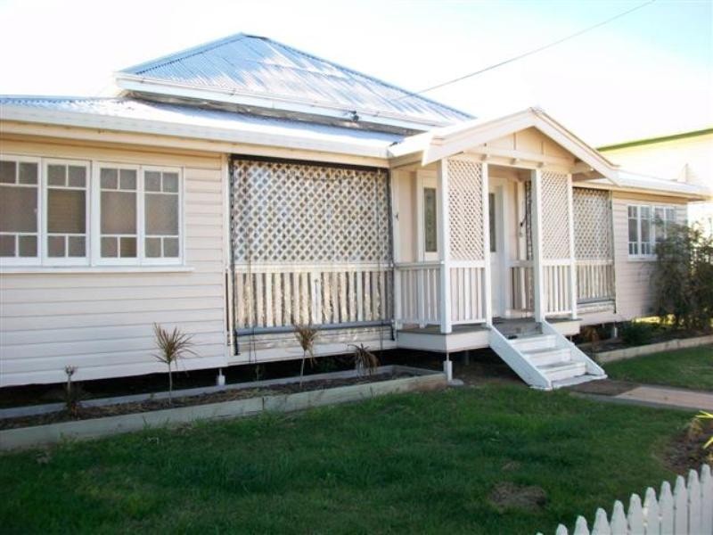 17 May Street, Roma QLD 4455