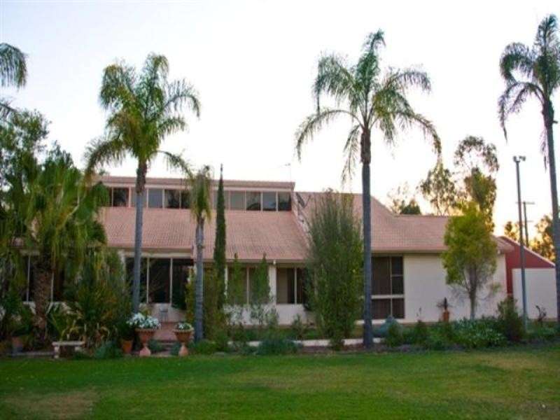 24-26 Alexander Avenue, Roma QLD 4455