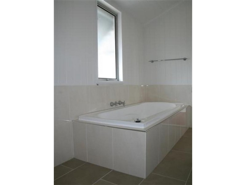 37 Ivy Street, Roma QLD 4455