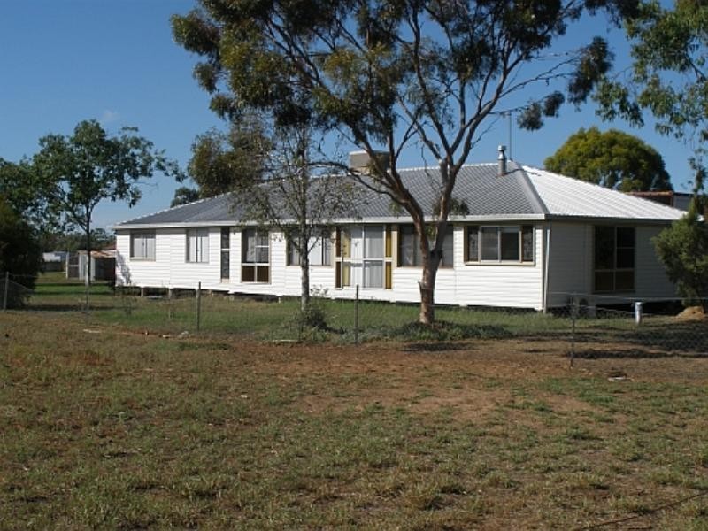 14 Bass Street, Yuleba QLD 4427