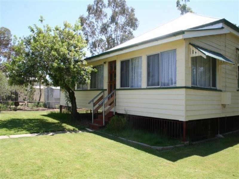 4 Hawthorne Street, Roma QLD 4455