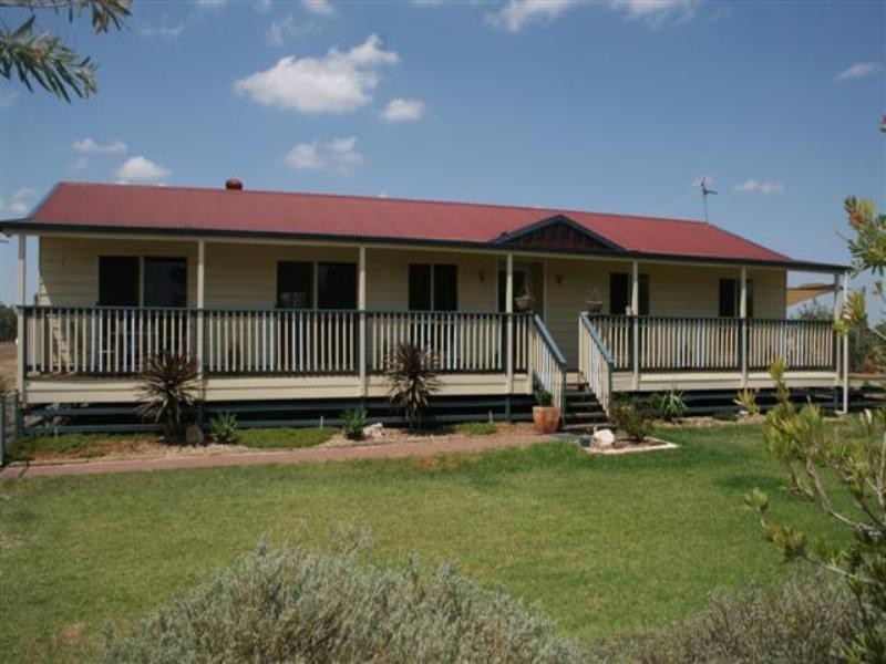 202 Roma Downs Road, Roma QLD 4455