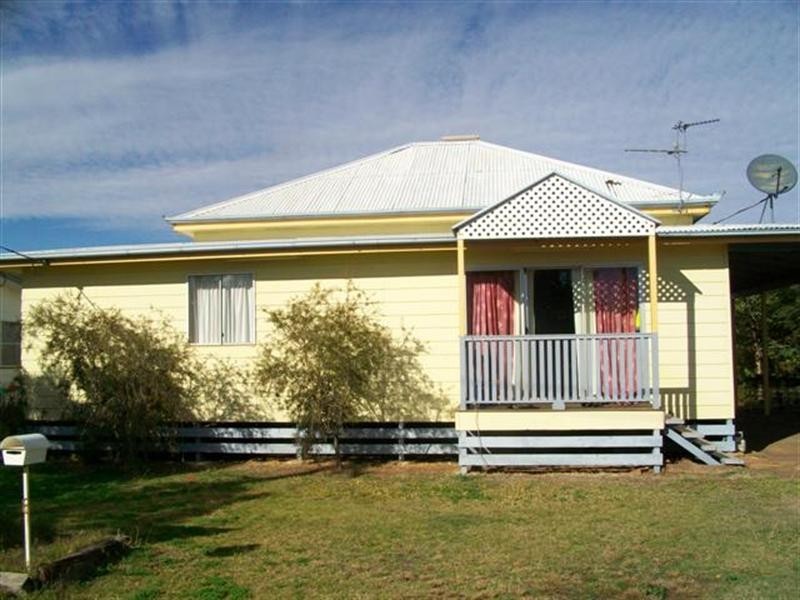 8 Robertson Street, Roma QLD 4455