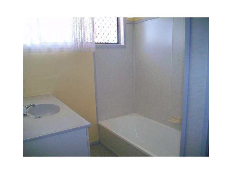 14 Holland Street, Roma QLD 4455