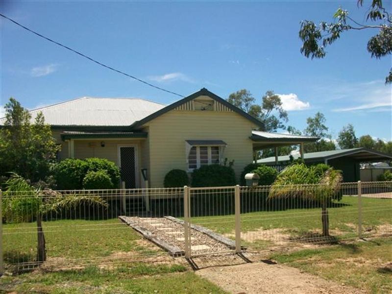 15 Hoffman Street, Roma QLD 4455