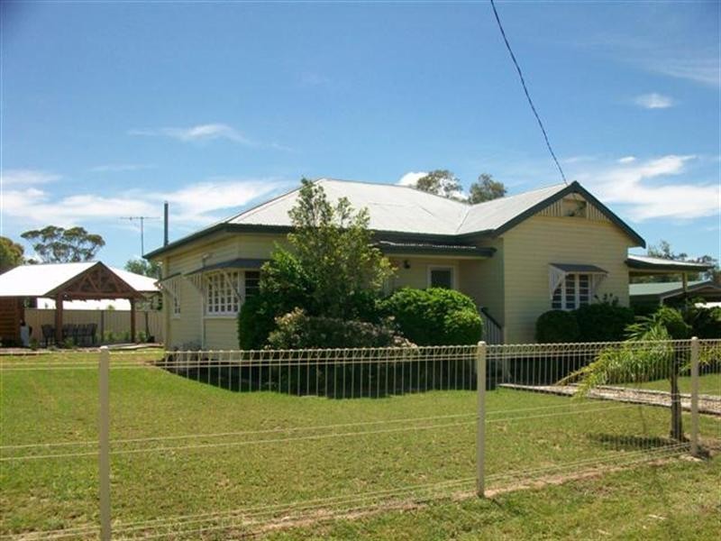15 Hoffman Street, Roma QLD 4455