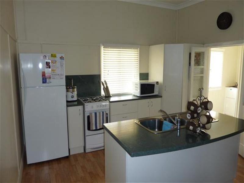 15 Hoffman Street, Roma QLD 4455