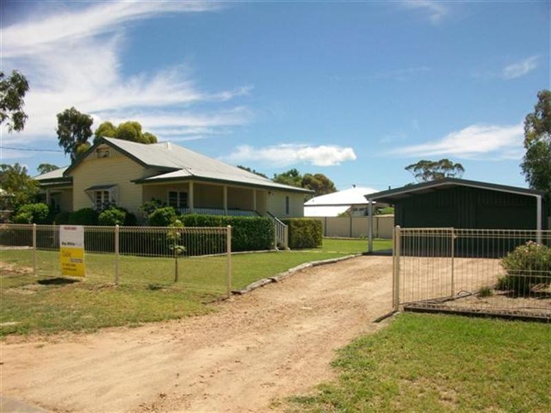 15 Hoffman Street, Roma QLD 4455