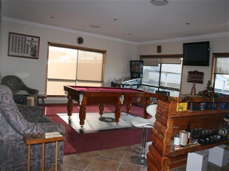 193 Charles, Roma QLD 4455