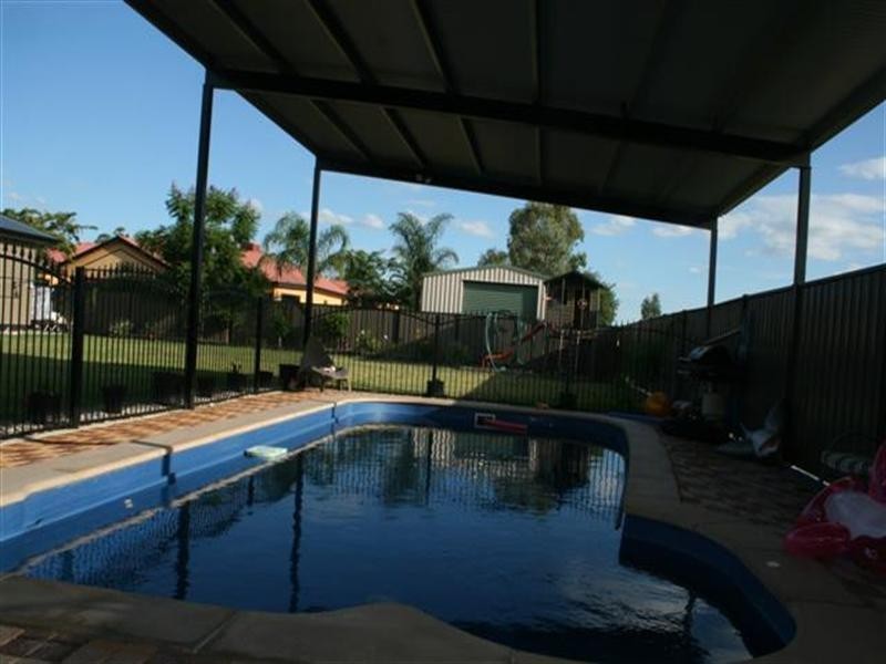 193 Charles, Roma QLD 4455