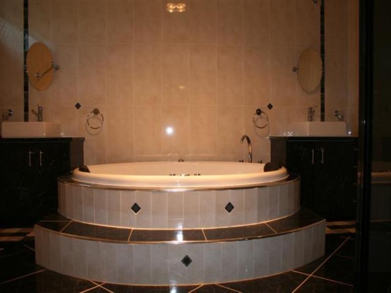 193 Charles, Roma QLD 4455