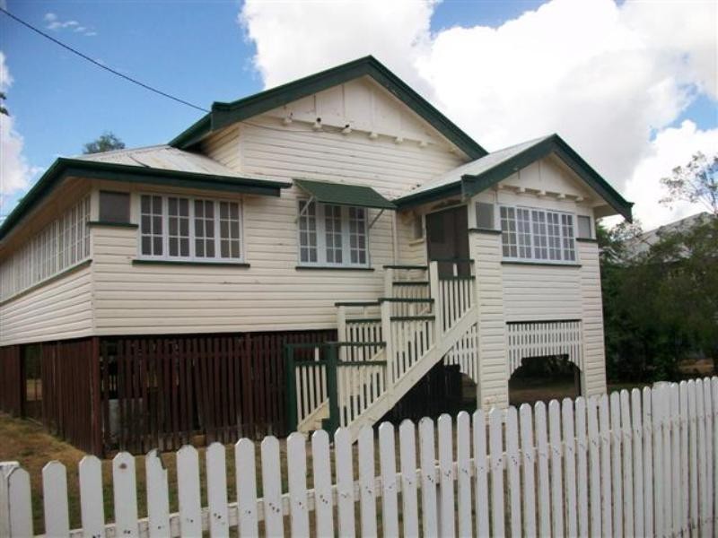 12 Arthur Street, Roma QLD 4455