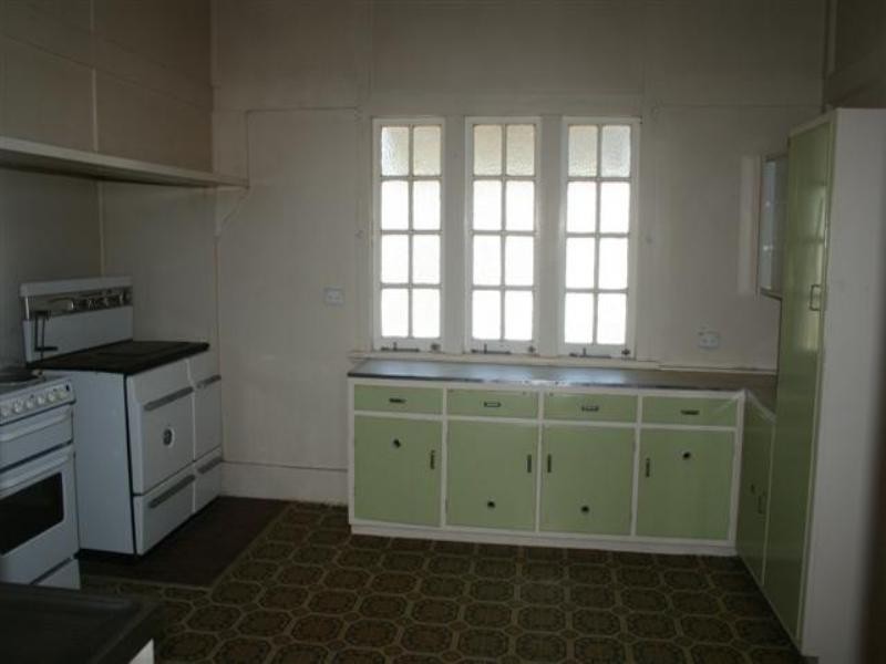 12 Arthur Street, Roma QLD 4455