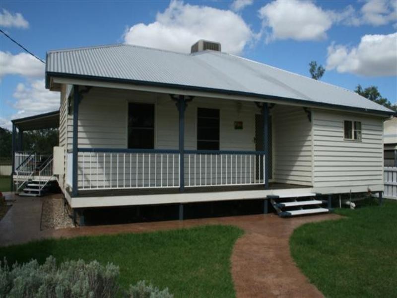 232 Edwardes Street, Roma QLD 4455