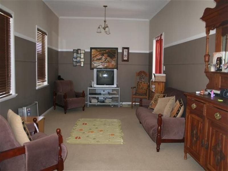 232 Edwardes Street, Roma QLD 4455