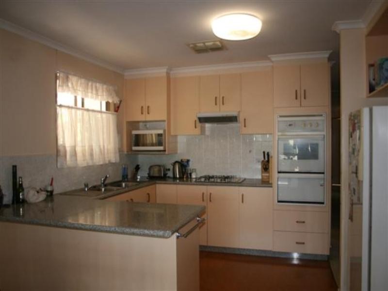 1 Bond Street, Roma QLD 4455