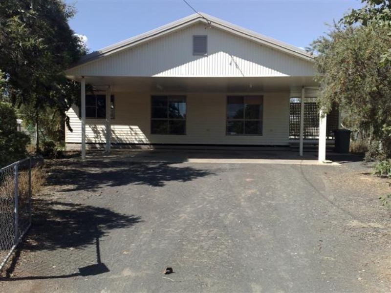 1 Bond Street, Roma QLD 4455