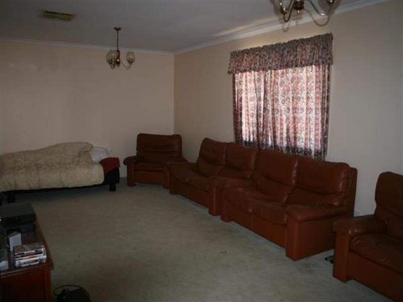 1 Bond Street, Roma QLD 4455