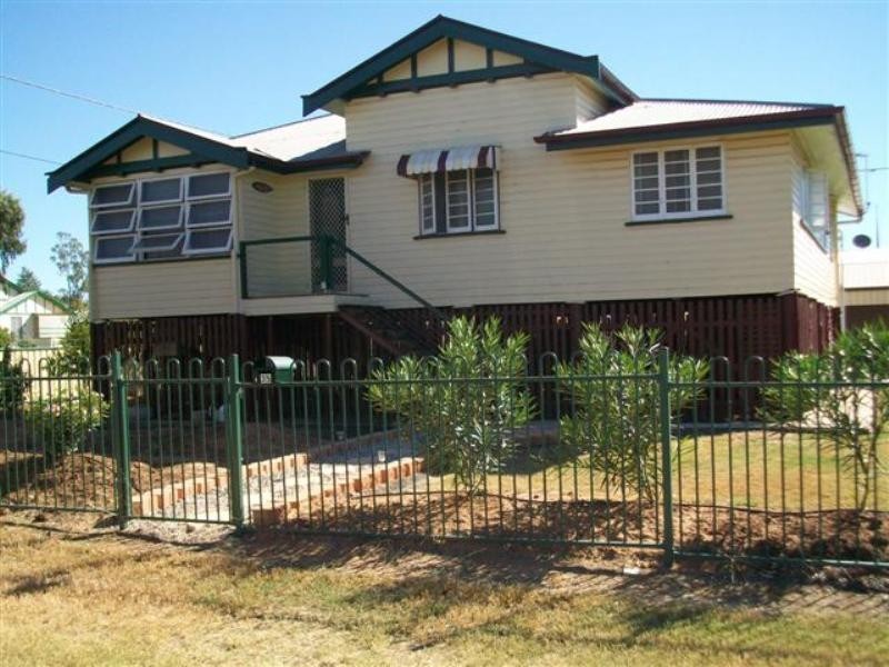 35 Bowen Street, Roma QLD 4455