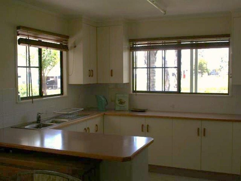 69 Currey Street, Roma QLD 4455
