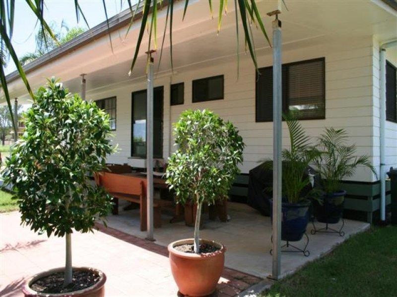 69 Currey Street, Roma QLD 4455